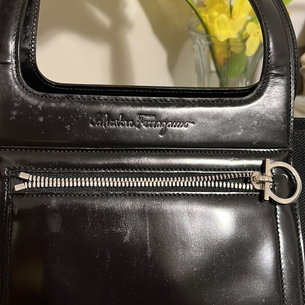 Salvatore Ferregamo tote with dust bag. - Picture 6 of 8